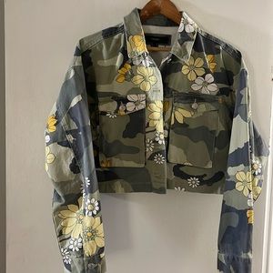 Fatigue floral denim jacket